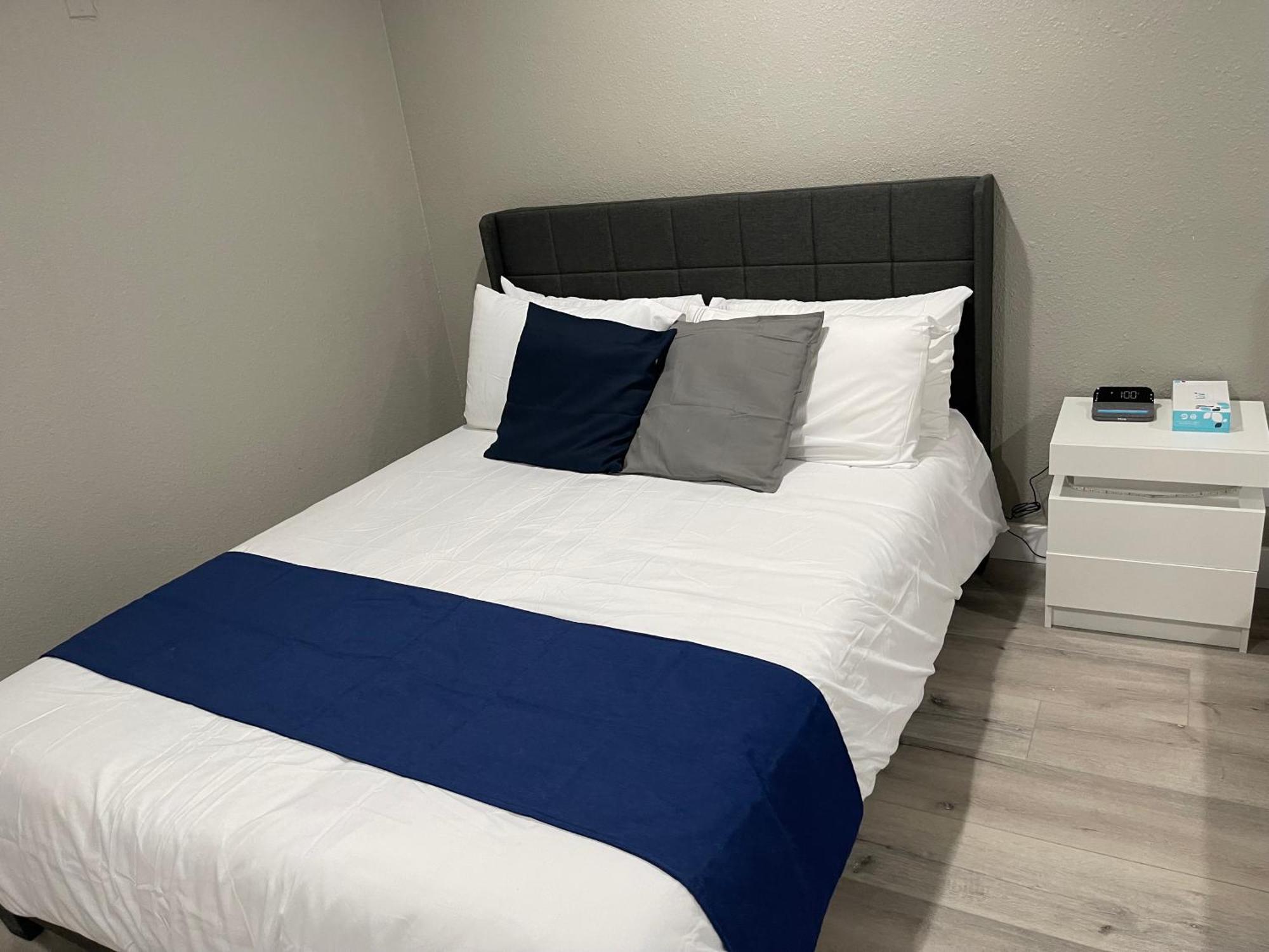 Omeo Suites Alhambra Quarto foto